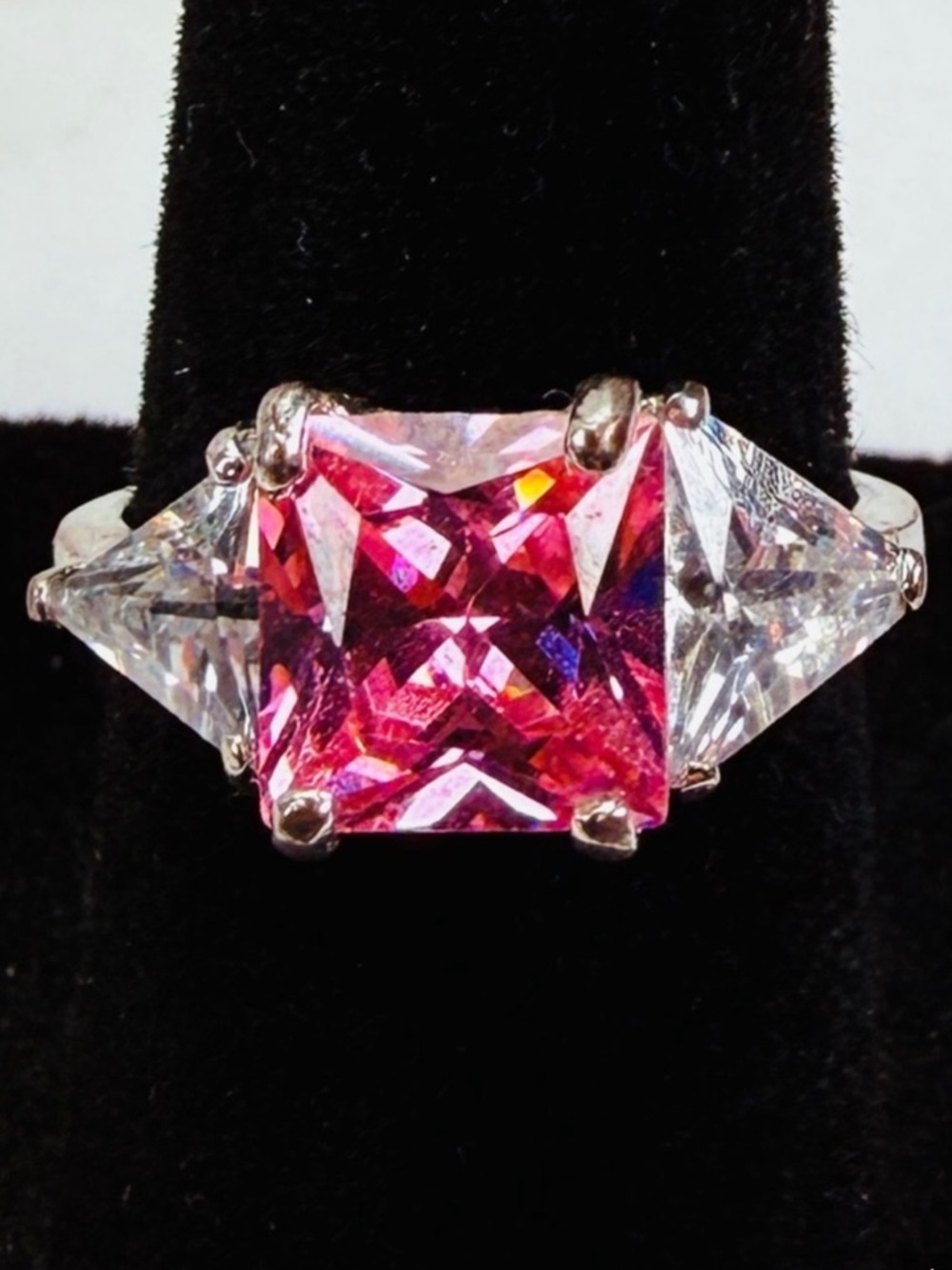Silverrone sz 5.75 Ring with Pink Accent Stone